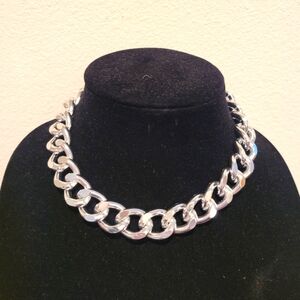 Lightweight Chuncky Chsin Necklace New